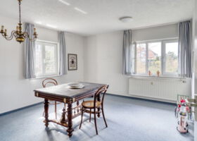 Wohnraum (Wohnzimmer) Wohnung links