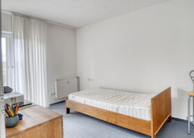 Schlafzimmer (Esszimmer) Wohnung links