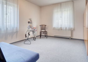 Kinderzimmer Wohnung rechts